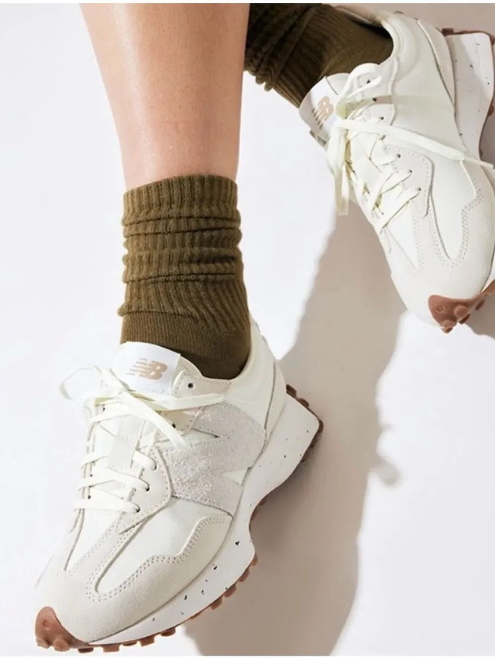 New Balance Wmns 327 in 'Turtledove' Size 10.5 ~ Pristine